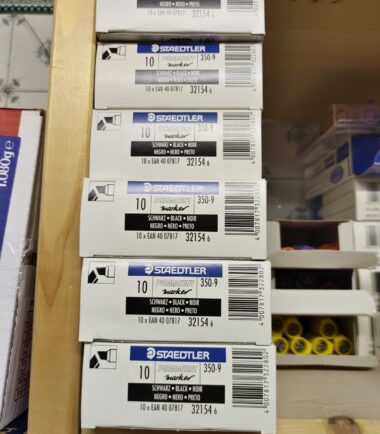Marqueurs Staedtler permanent - noir - pointe bisautée - en boîte de 10