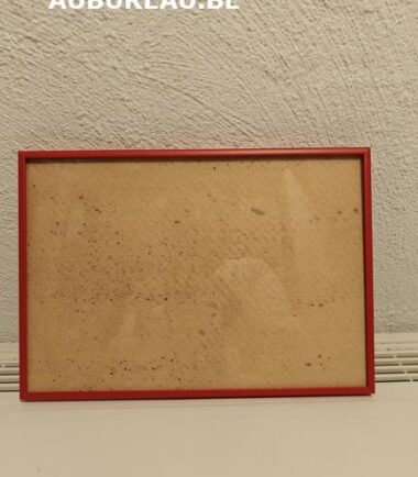 Cadre avec bords coloris rouge