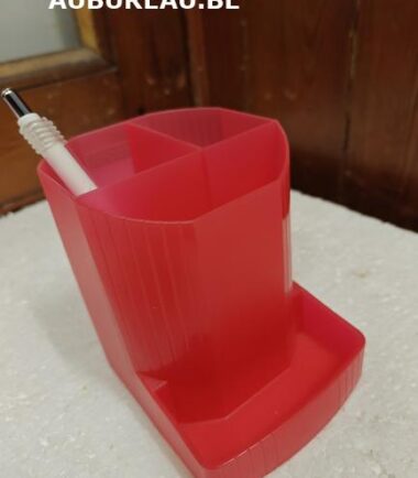 **[Texte illisible ou absent]**-Pot à crayons rouge réf 67585D