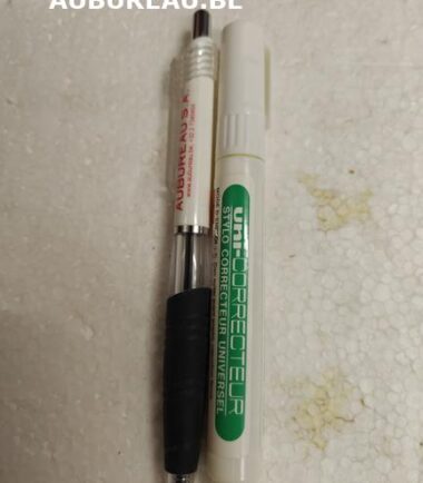 Stylo correcteur UNI