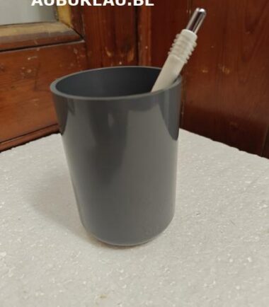 **[Texte illisible ou absent]-Pot à crayons Manade gris