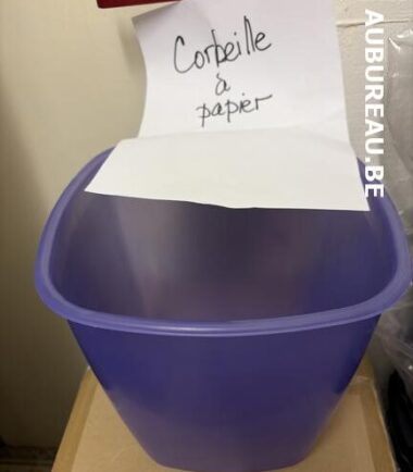 Petite corbeille à papier coloris mauve réf. S10415740