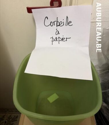 Petite corbeille à papier coloris vert réf. 0415